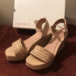 Espirit Raffia Wedge Sandal. Sz 7.5